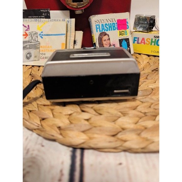 Vintage Kodak Instamatic Camera 104 With Bag And Accessories Not Tested - Picture 5 of 16